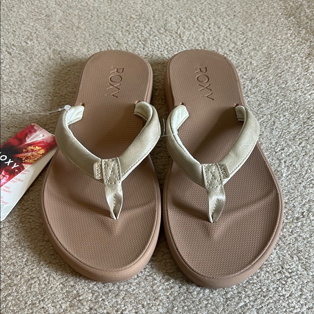 Brand New Roxy Womens Light Gold FlipFlop Sandals